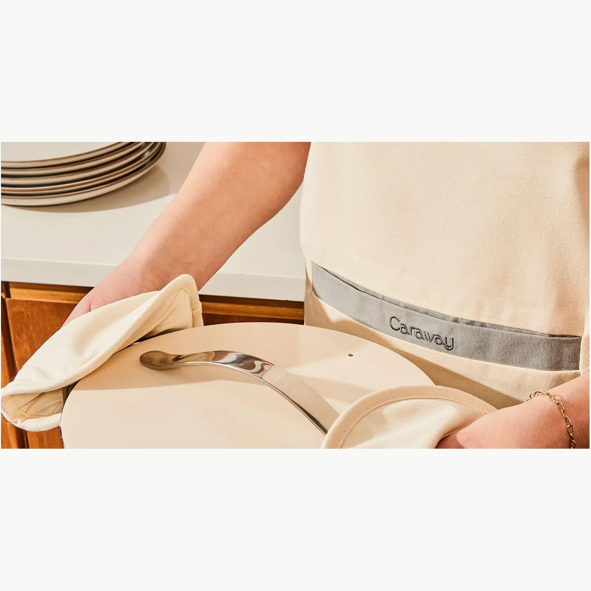 caraway-organic-cotton-apron-100-cotton-full-coverage-chef-apron-with-pockets image 1