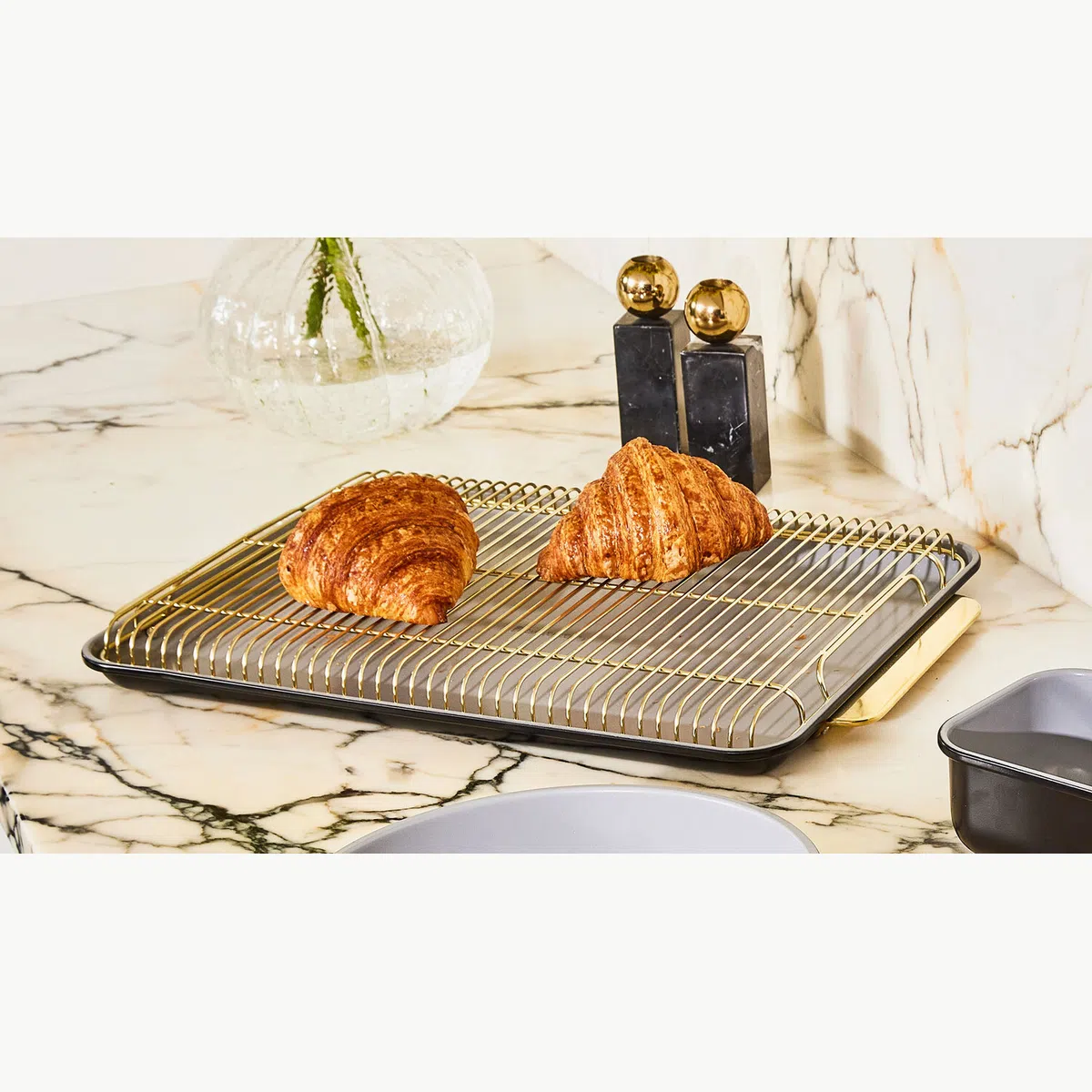 caraway-baking-cooling-set-ceramic-coated-baking-sheets-stainless-steel-cooling- image 1