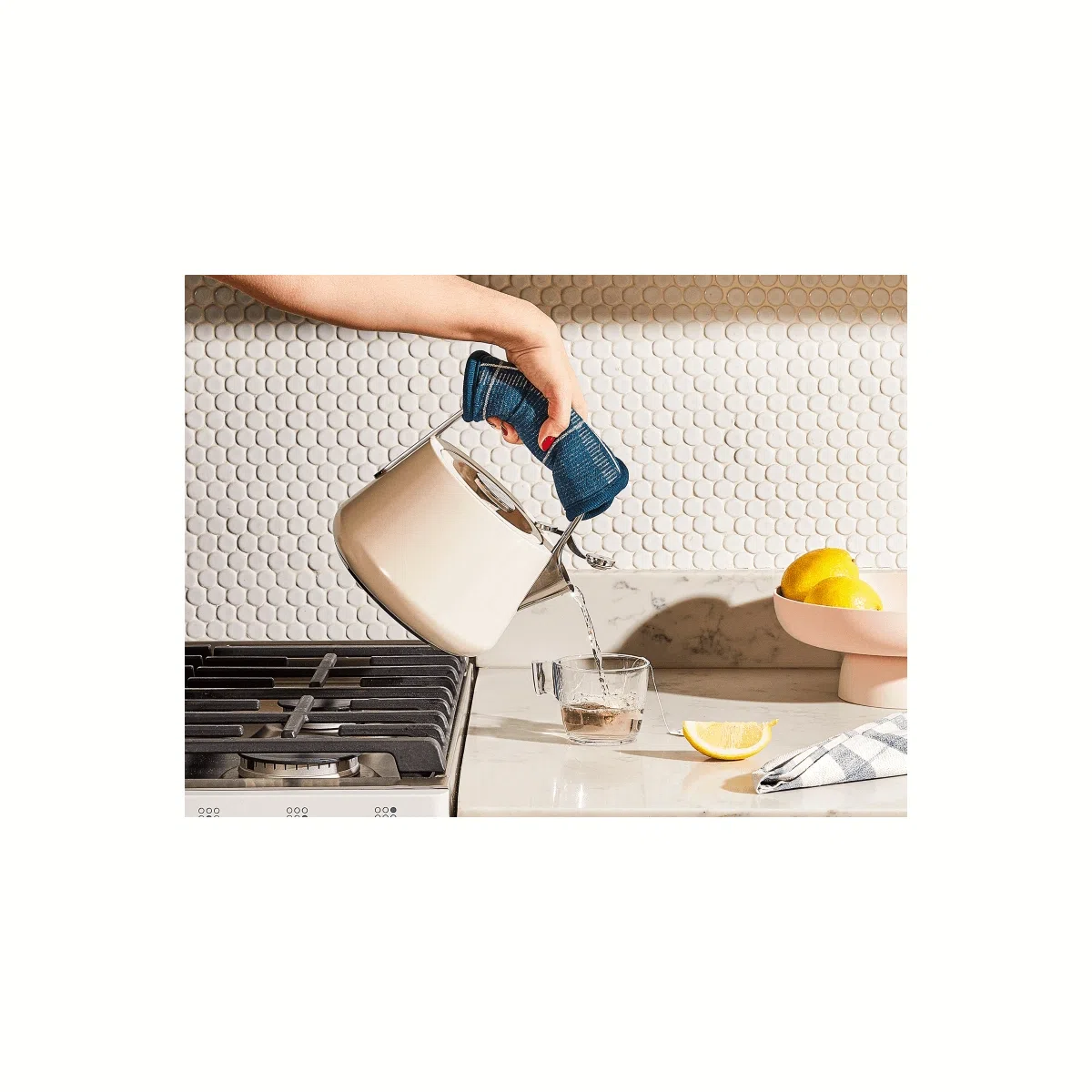 caraway-whistling-tea-kettle-2-qt-stainless-steel-non-toxic-fast-boiling-stoveto image 4